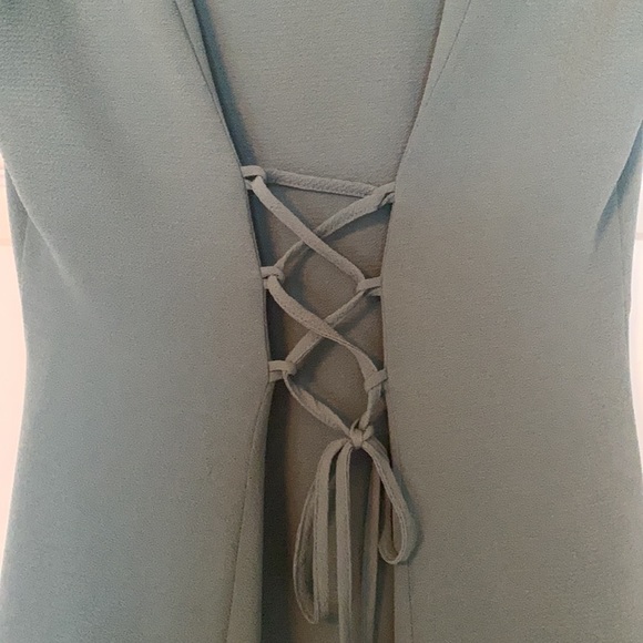 Feminine button down dress with a fitted waist - Picture 3 of 4